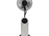 un ventilateur noir et blanc posé sur un pied métallique
