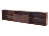 un meuble TV en bois avec une porte coulissante et des étagères