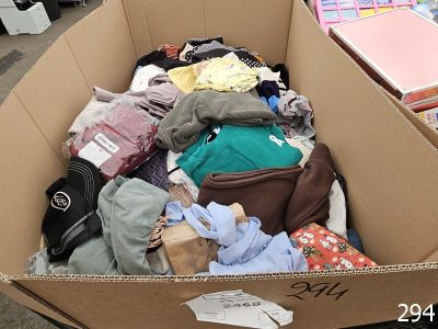 VEN - Box de vêtements (Réf 2668 13/03) - Photo 1