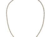 un collier en argent avec une chaîne sur fond blanc