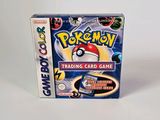 Boîte du jeu de cartes à collectionner Pokémon sur fond blanc, avec un fond blanc