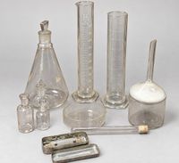 Lot d'ustensiles de laboratoire : bocaux, tubes. (photo 2)