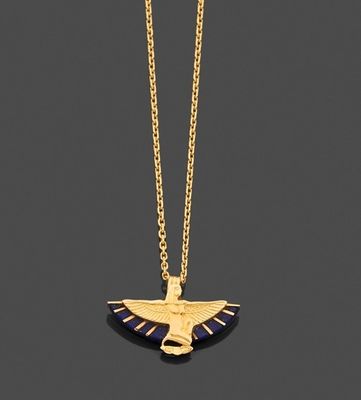un collier en or orné d'un oiseau