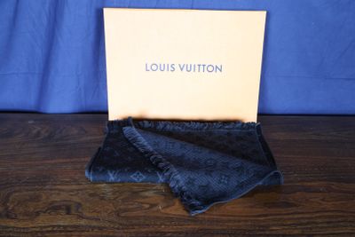 LOUIS VUITTON Echarpe Monogram Classic