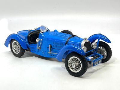 BURAGO. Bugatti type 59 de 1934, métal laqué bleu et plastiq…