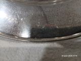 un plat en argent muni d'un couvercle en argent