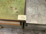 il y a beaucoup de types de carrelage différents au sol