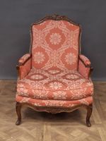 Bergère à dossier plat en bois à décor mouluré et sculpté de… (photo 2)