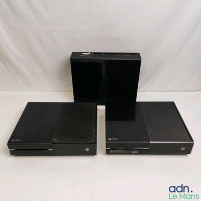 deux lecteurs DVD Sony noirs placés côte à côte sur une surface blanche