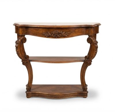 une table en bois surmontée d'une étagère