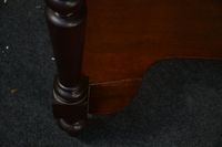 . Console en bois teinté acajou ouvrant par deux tiroirs en … (photo 4)