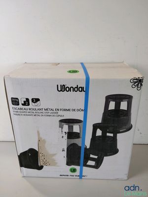 emballage d'une cafetière noir et blanc posée sur une table