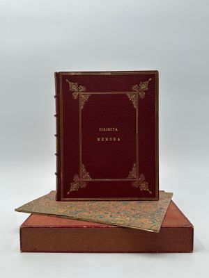 deux livres posés l'un sur l'autre, puis l'un sur l'autre
