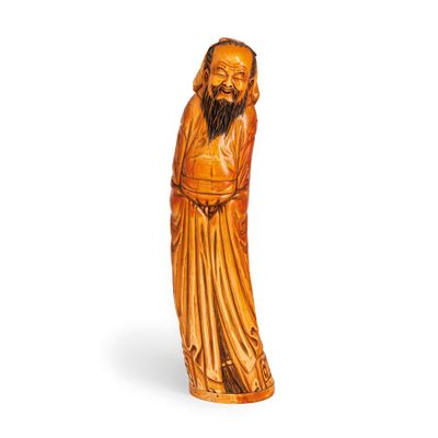 une image représentant une statue en bois d'un homme barbu