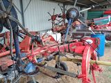 une image représentant un tracteur auquel est attelée une charrue à l'arrière