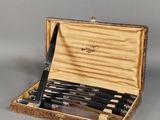 a wooden box with a set of knives inside of it