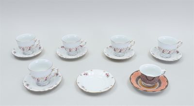 Lot de porcelaine composé de tasses et de soucoupes, dont de…