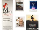 Plusieurs affiches de cinéma sont exposées sur une surface blanche