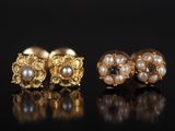 trois paires de boucles d'oreilles en or et perles