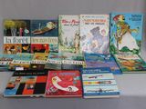 beaucoup de livres pour enfants posés sur une table