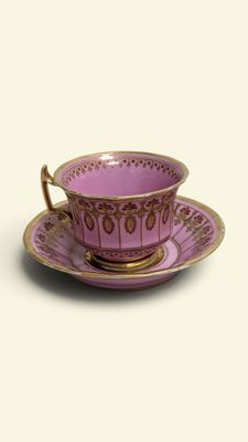 PORCELAINE DE PARIS Tasse à déjeuner et sa sous-tasse en por…