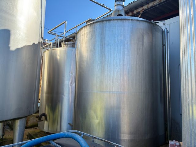 Deux tanks à lait inox 5000 litres