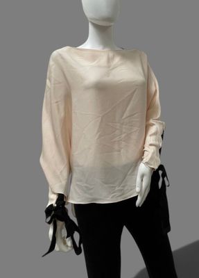 an image of a mannequin mannequin wearing a white top and black pants