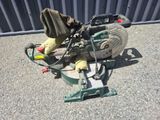 a small machine that is sitting on the ground