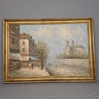 une photo d'un tableau accroché au mur