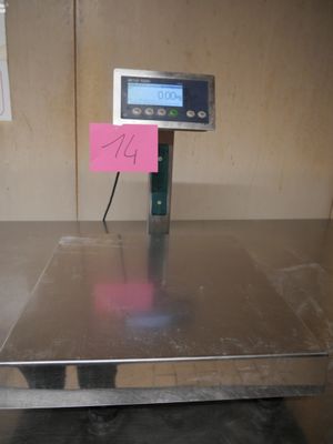 une image d'une balance numérique sur une table