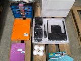 de nombreux articles qui sont posés sur une palette dans l'entrepôt