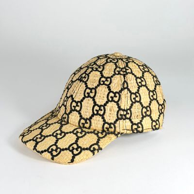 une image représentant une casquette de baseball ornée d'un motif