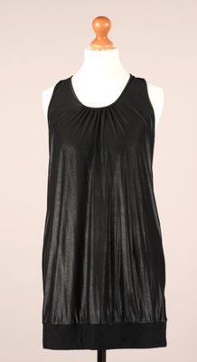 haut noir sans manches sur un mannequin, mannequin, mannequin, mannequin, mannequin, mannequin, mannequin, mannequin, manne
