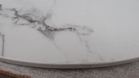 Lot de 2 tables basses rondes gigognes, couleur blanc marbré… (photo 4)