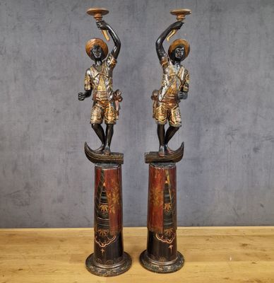 paire de figurines anciennes en bronze représentant une femme et un homme