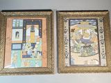 deux tableaux encadrés sur le mur d'une pièce