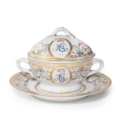a close up of a bowl and saucer on a plate