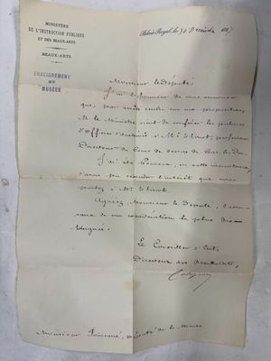 une vieille lettre écrite par un homme sur un bout de papier