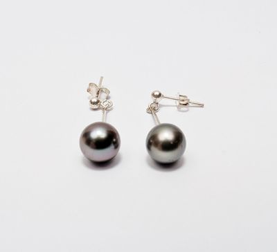 PAIRE DE PENDANTS D'OREILLES en argent 925‰ ornés de perles …