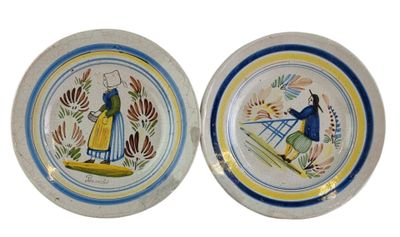 Il s'agit de deux assiettes sur lesquelles sont représentés un homme et une femme.