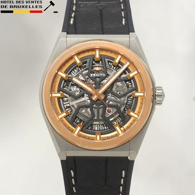 une image d'une montre en gros plan sur fond blanc