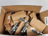 une boîte en carton remplie de différents types de piles