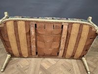 Canapé en bois mouluré, sculpté, laqué blanc, de style Louis… (photo 6)