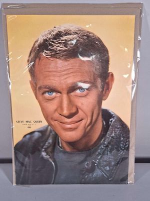 une vieille photo d'un homme en blouson de cuir sur la couverture d'un magazine