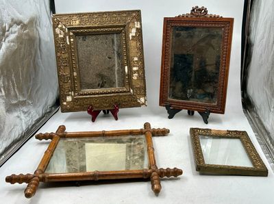 50 / P4 / Lot de 3 miroirs en bois, stuc doré et façon …