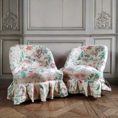 Paire de petits fauteuils crapauds A dossiers gondoles incli… - Photo 1