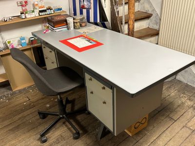 Ensemble de mobilier en stratifié comprenant : - une caisse …