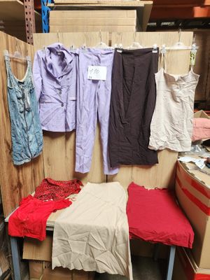 Lot de 9 vêtements femme, tailles L, différents coloris, Les articles 
