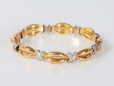 Bracelet en or de deux tons avec maillons stylisant des drapés alterné