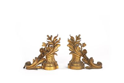paire de figurines anciennes en laiton représentant des fleurs et des feuilles